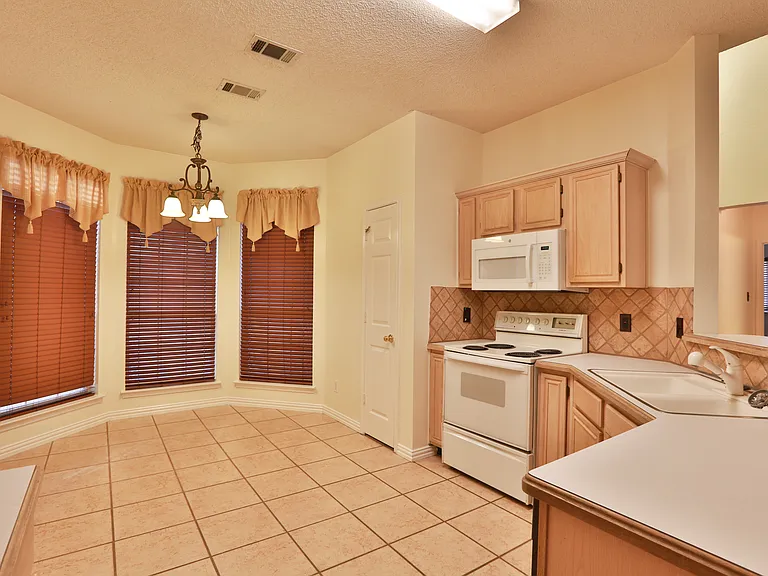7836 Armor Ln — Photo 6