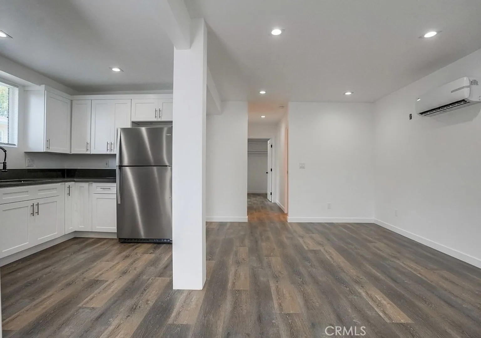 869 Glenway Dr — Photo 2