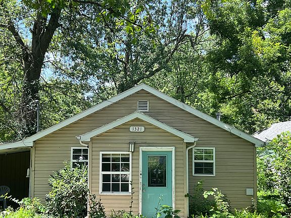 3rd image of 1321 N Clifton Avenue