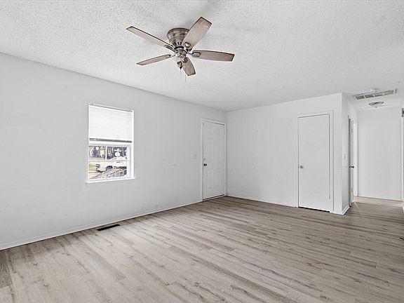 5th image of 944 W Division Street