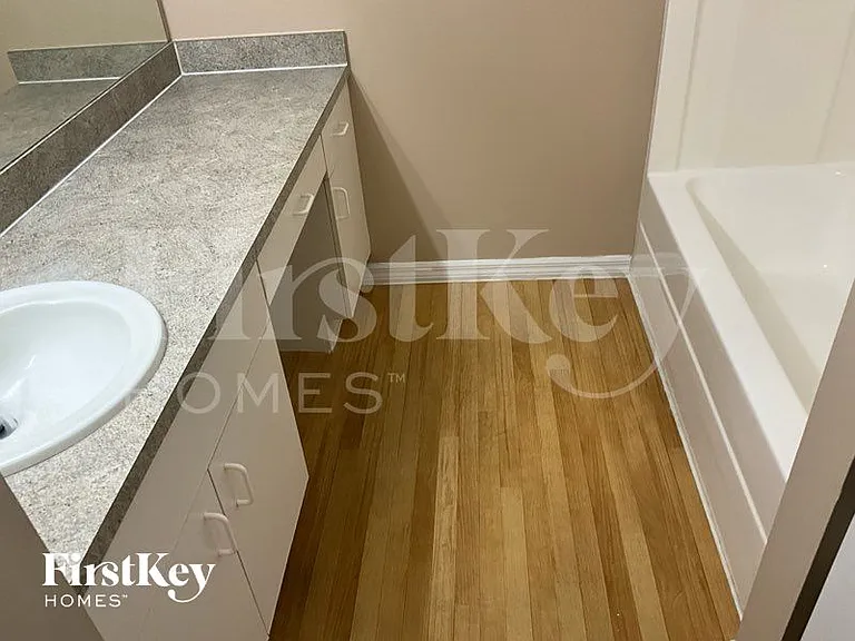 2108 NE 15th Pl — Photo 13