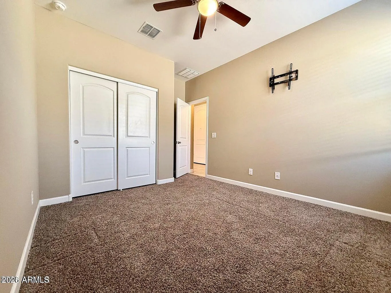 3 bed, 2.5 bath, 2043 sqft, $1,995 — Photo 4