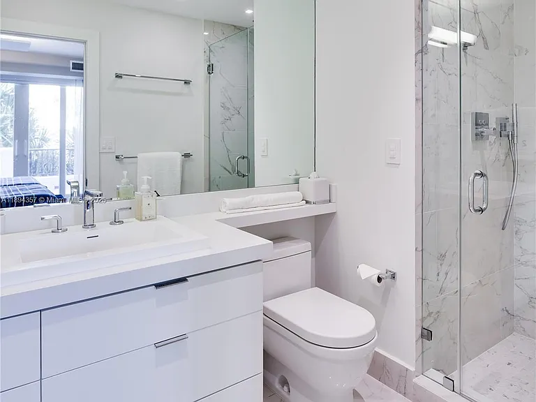 19222 Fisher Island Dr #19222 — Photo 15