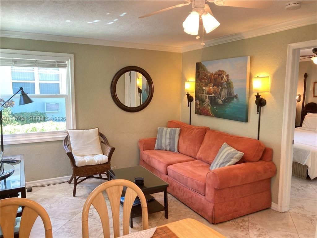 3230 NE 13th St APT 2, photo 6