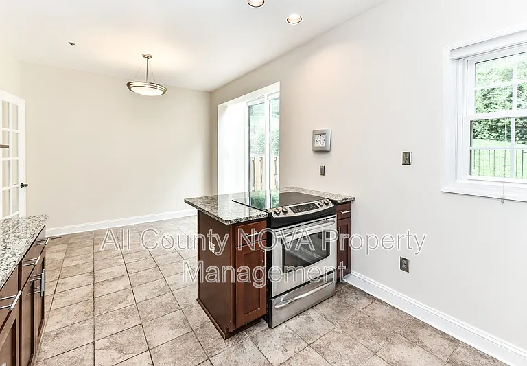 6006 Kelsey Ct — Photo 9