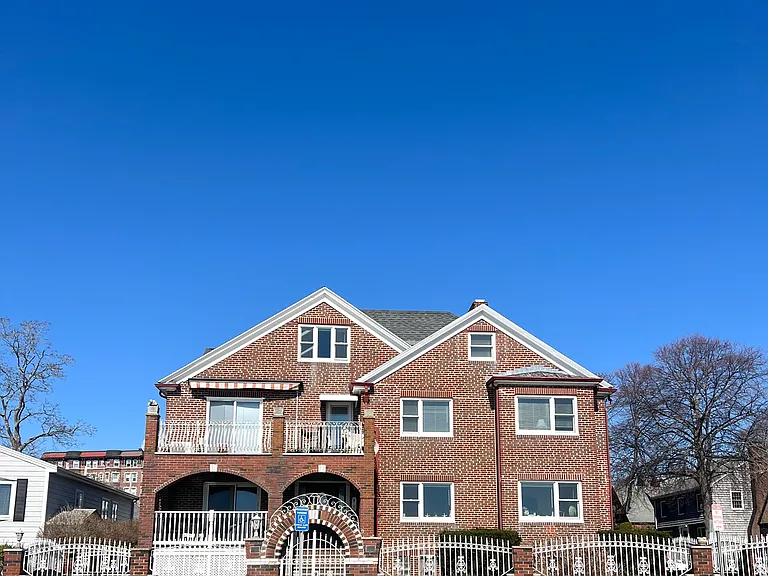 77 Lynn Shore Dr #1 — Photo 25