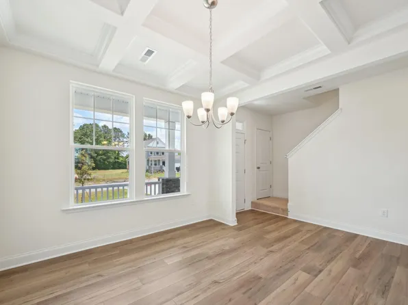 637 Hipwood Dr, Zebulon, NC 27597