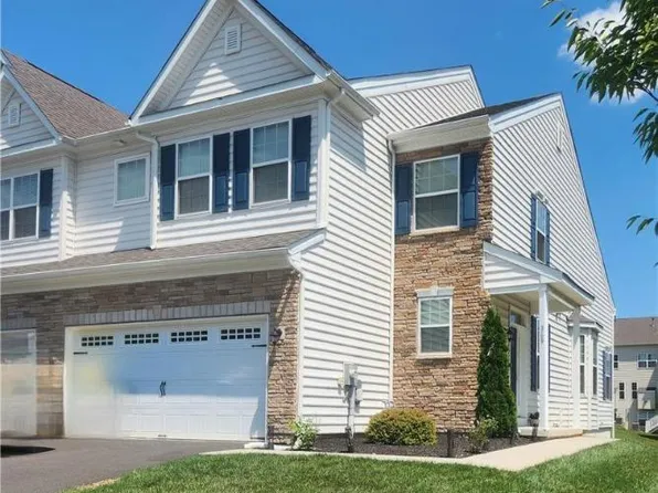 369 Redclover Ln, Allentown, PA 18104