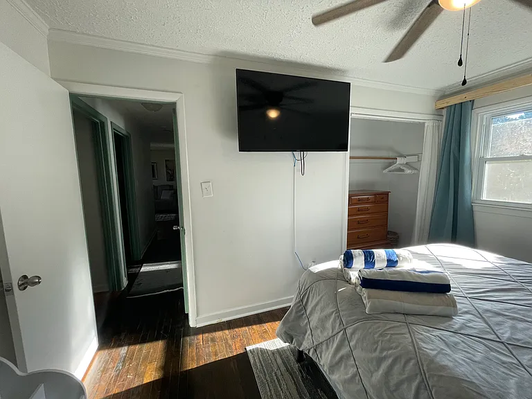 2229 Ireland Dr — Photo 7