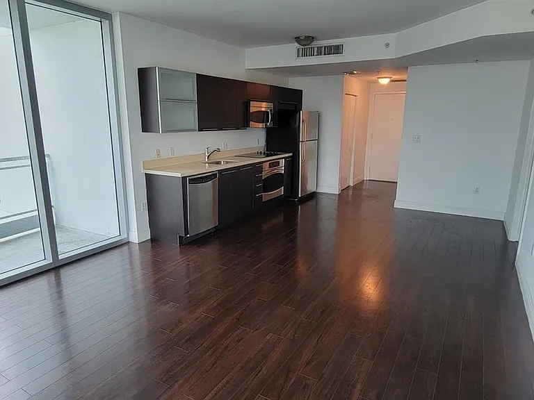 90 SW 3rd St #1805 — Photo 9