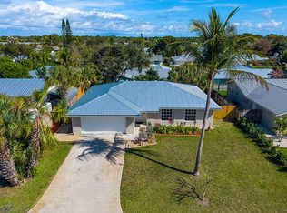 8993 SE Sandridge Ave, Hobe Sound, FL 33455
