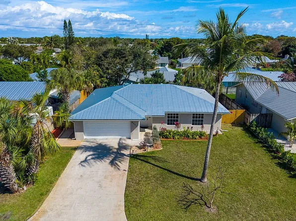 8993 SE Sandridge Ave, Hobe Sound, FL 33455