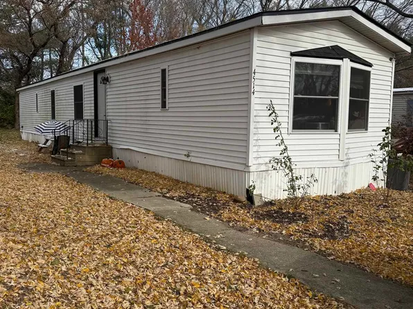 4514 Harris Dr, Poplar Grove, IL 61065