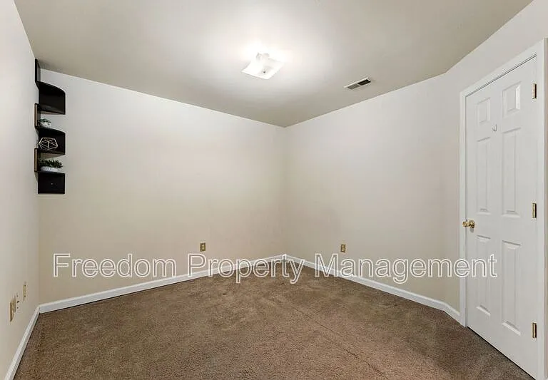 726 Pine Tree Ct — Photo 34