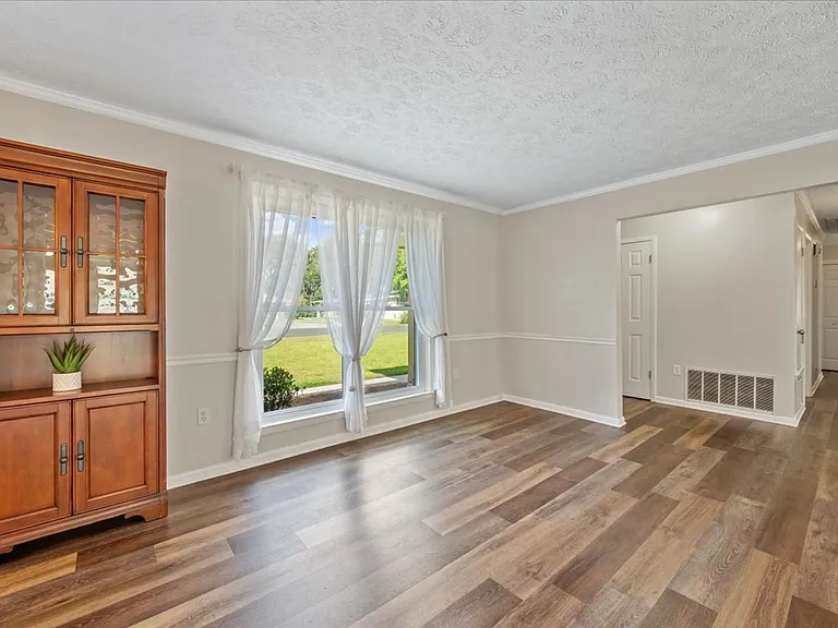 210 Pine Grove Dr — Photo 8