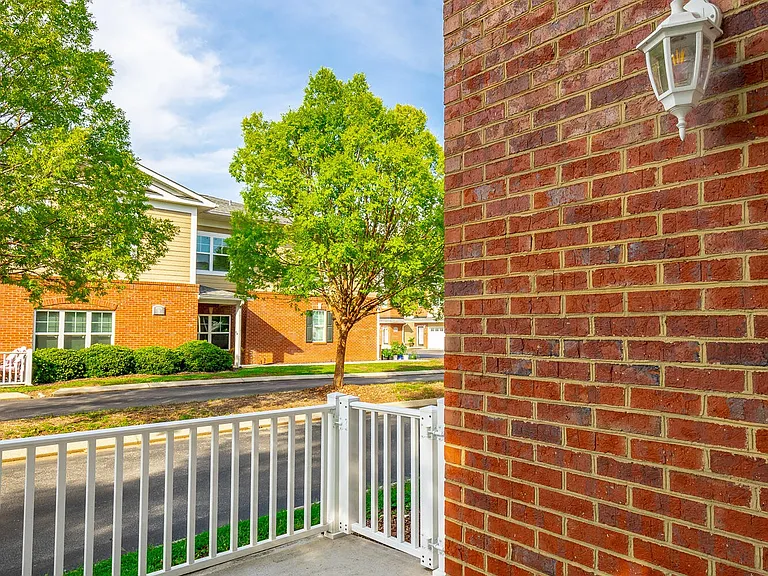2105 Regency Ct — Photo 35