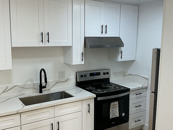5th image of 2340 N Grand Ave