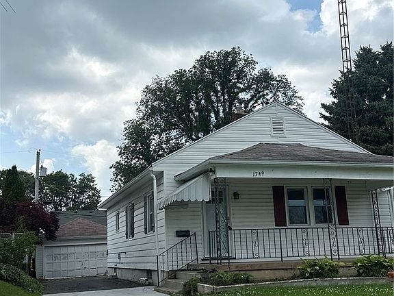 3rd image of 1749 Rosemont Blvd