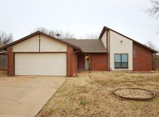 2712 Redwood Ln, Edmond, OK 73013