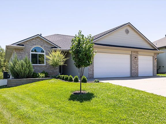 2nd image of 230 E View Dr