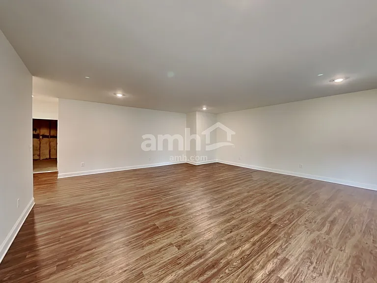 5085 Hudson Valley Dr — Photo 32