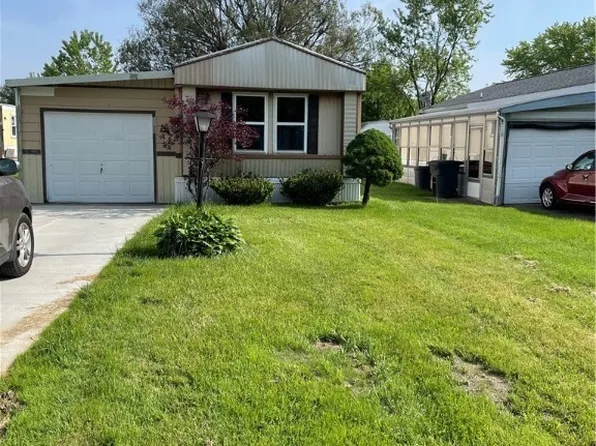 1100 Creekside Dr, Derby, NY 14047