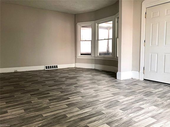 3rd image of 3841 E 52nd St