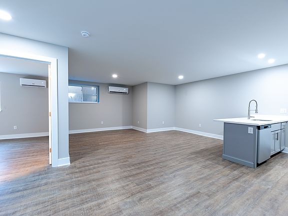 5th image of 204 E Chester Pike #106