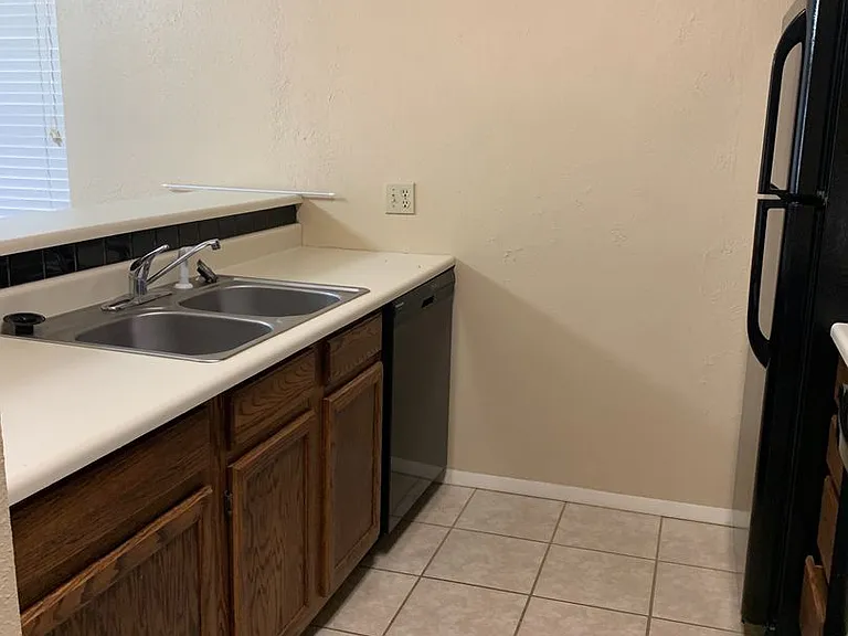 1020 Mockingbird Ln #D — Photo 4
