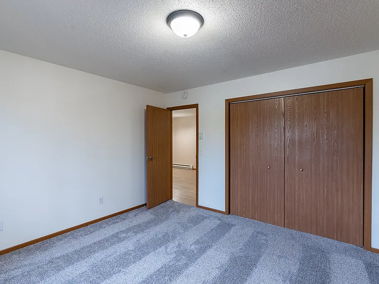 Fargo, ND Briar Pointe Apartments | 21A | Bedroom