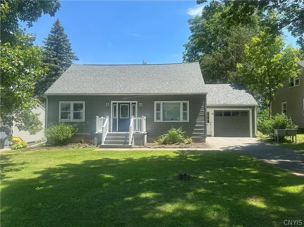 11 Winmar Cres, New Hartford, NY 13413