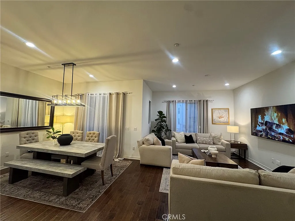 2 bed, 2.5 bath, 1626 sqft, $5,700 — Photo 3