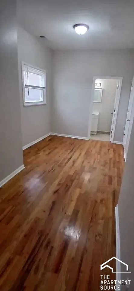3 bed, 1300 sqft, $2,735 — Photo 4