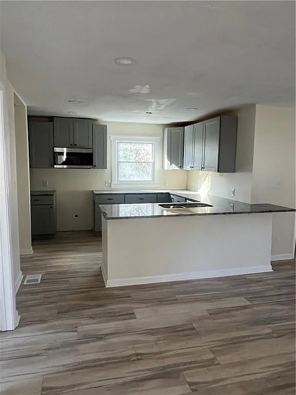 3 bed, 2.0 bath, 1000 sqft, $1,500 — Photo 2