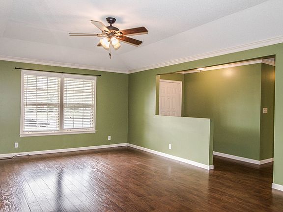 4th image of 105 Honeywood Ct