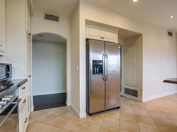 4th image of 10707 Missouri Ave APT 201