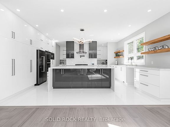 5th image of 224 Roger Rd