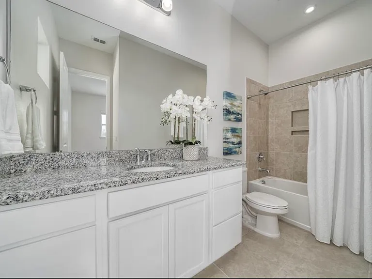 7070 Higgs Aly — Photo 19