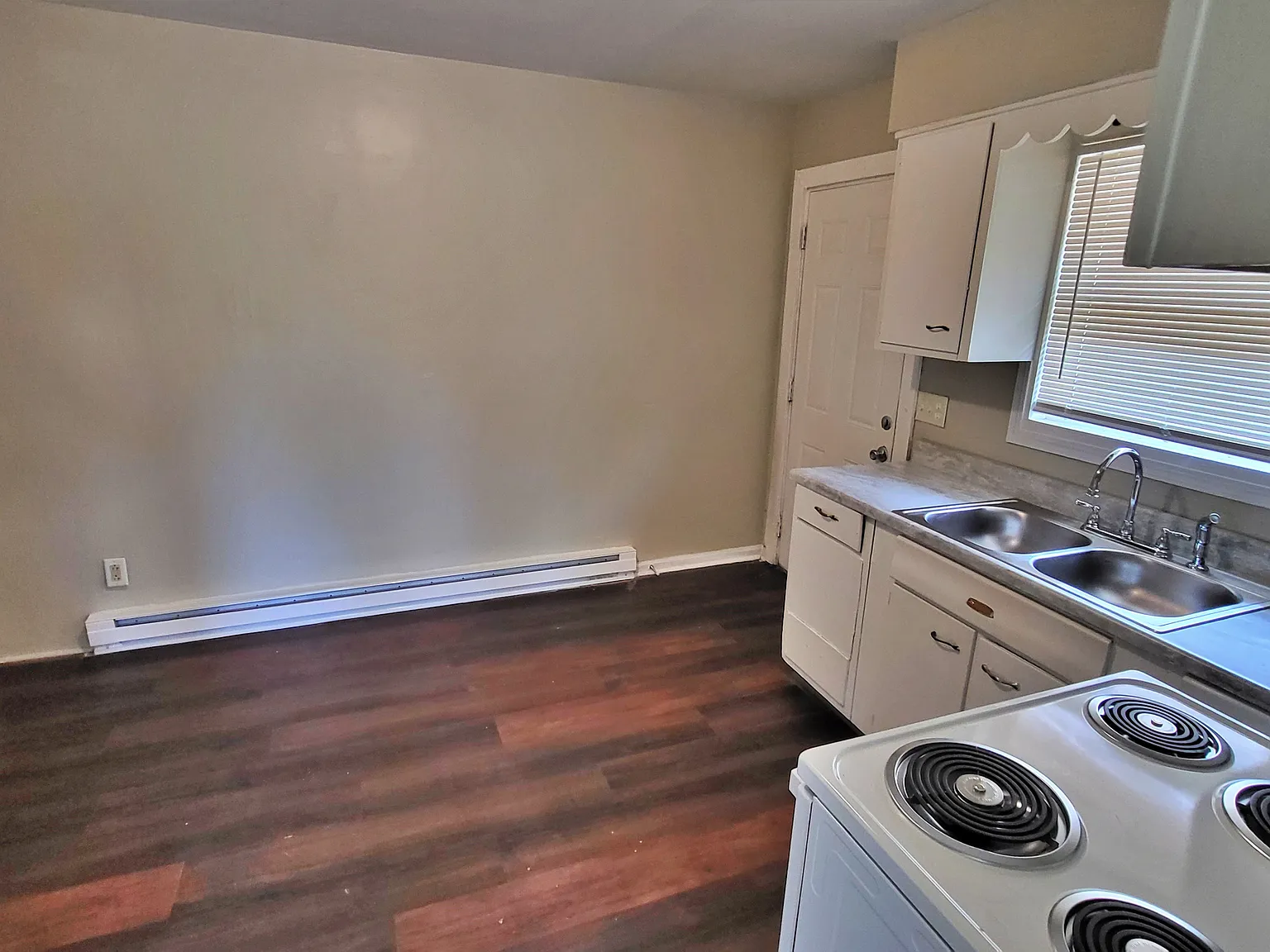 2 bed, 1.0 bath, 768 sqft, $950 — Photo 4