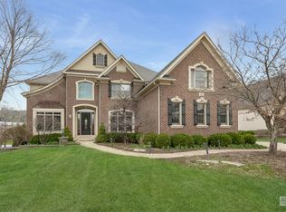 615 Papermill Hill Dr, Batavia, IL 60510