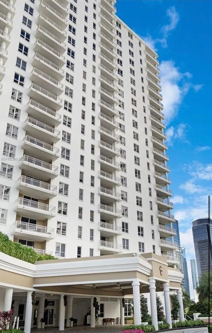 2 bed, 2.5 bath, 1230 sqft, $5,200 — Photo 3