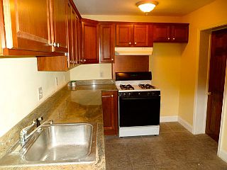 5th image of 1325 Marlborough St