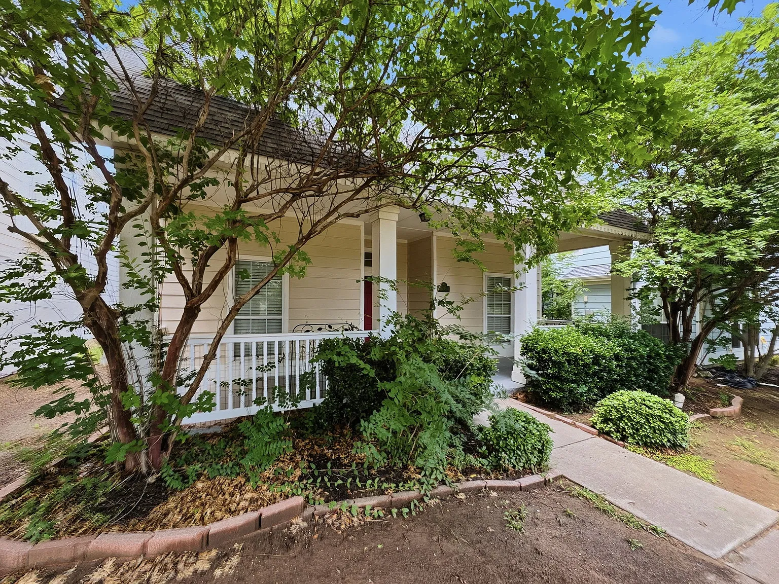 4 bed, 1759 sqft, $2,100 — Photo 3