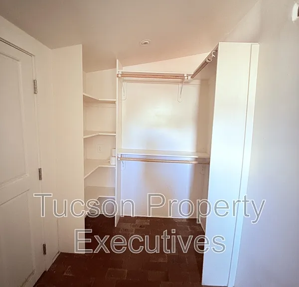 343 S Convent Ave — Photo 20