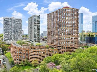 100 Old Palisade Rd APT 1902, Fort Lee, NJ 07024