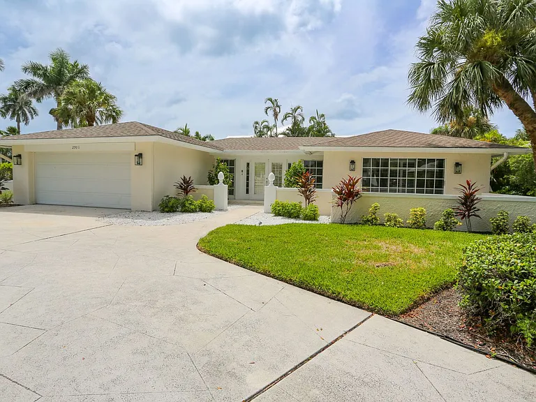 2901 Crayton Rd — Photo 11