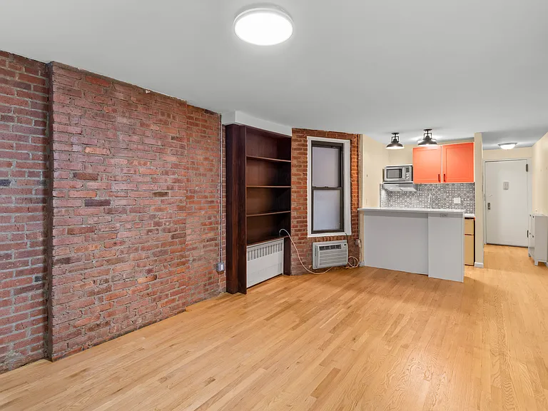 15 Jones St #1B — Photo 2