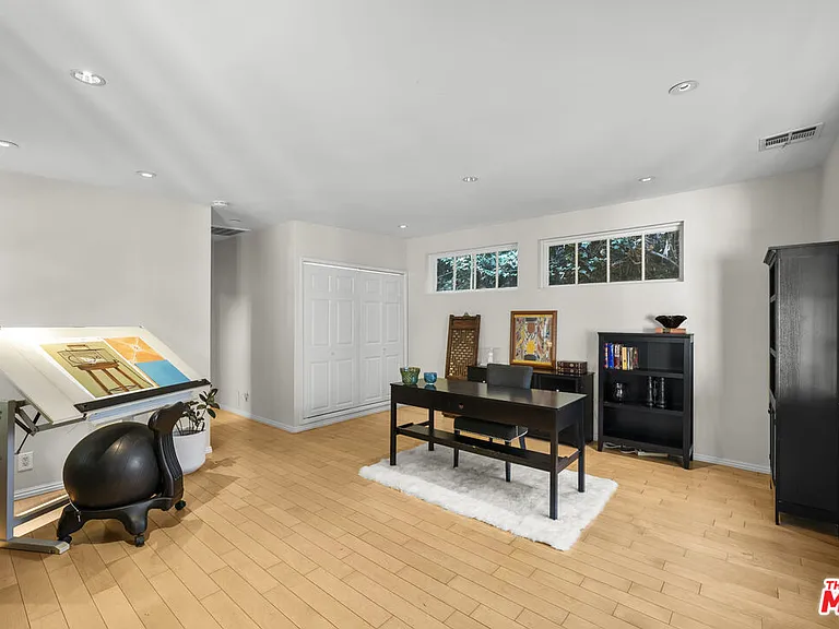 2377 N Beverly Glen Blvd — Photo 19