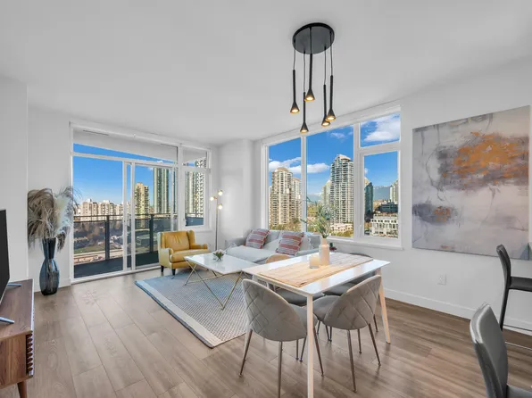 4433 Alaska St #1307, Burnaby, BC V5C 5T3