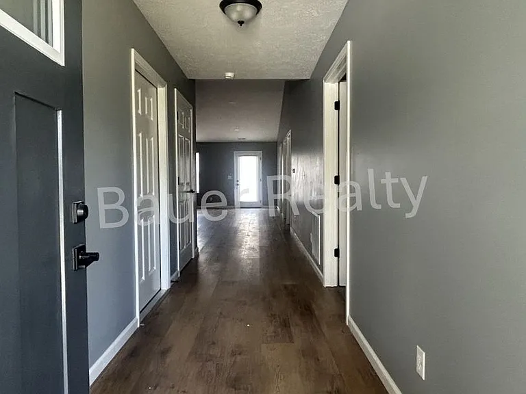 47 Grove Ave — Photo 37